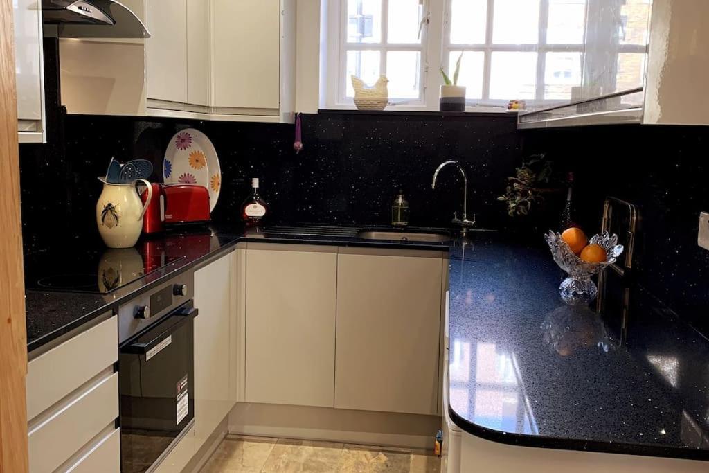 לונדון Stylish And Cosy 3 Bedroom Appartment מראה חיצוני תמונה